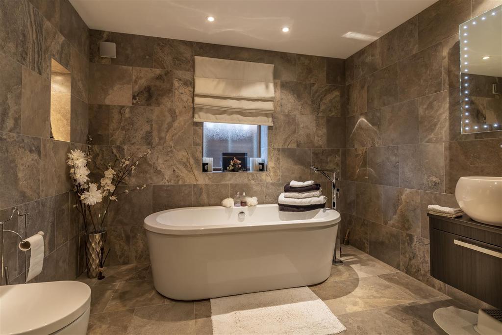 Bathroom 1.jpg