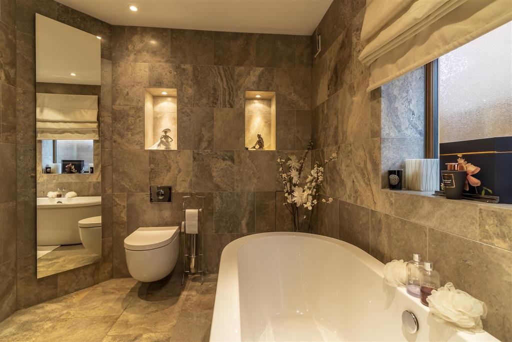 Bathroom 1 3rd.jpg