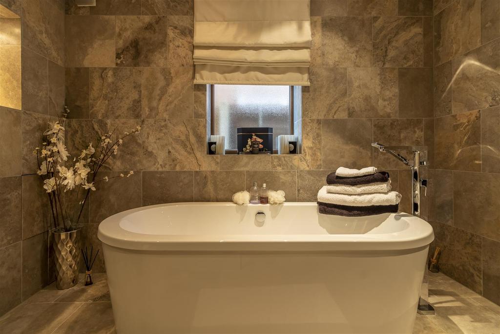 Bathroom 5th.jpg