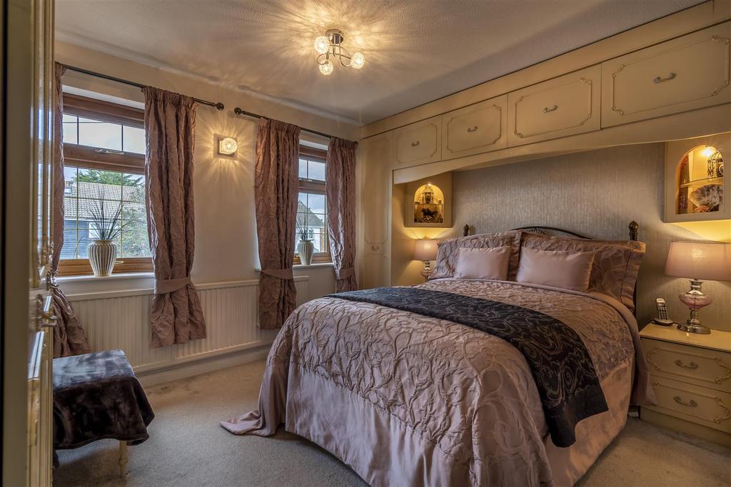 Bedroom 1.jpg