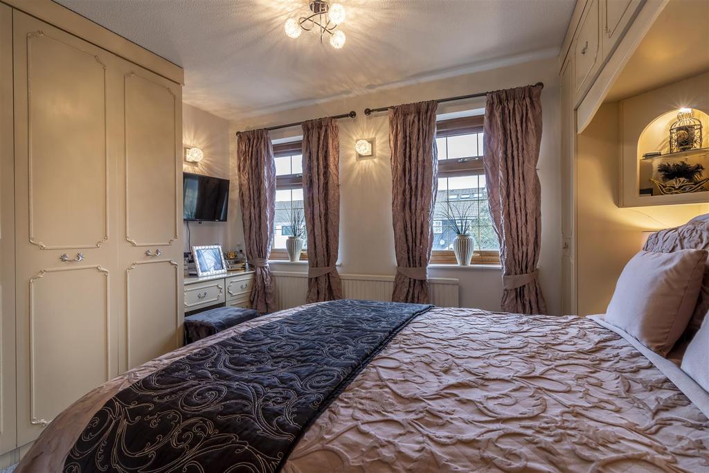 Bedroom 1 3rd.jpg