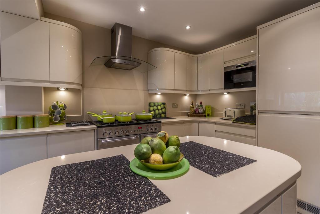 Kitchen 2.jpg