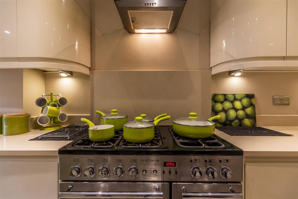Kitchen 5.jpg