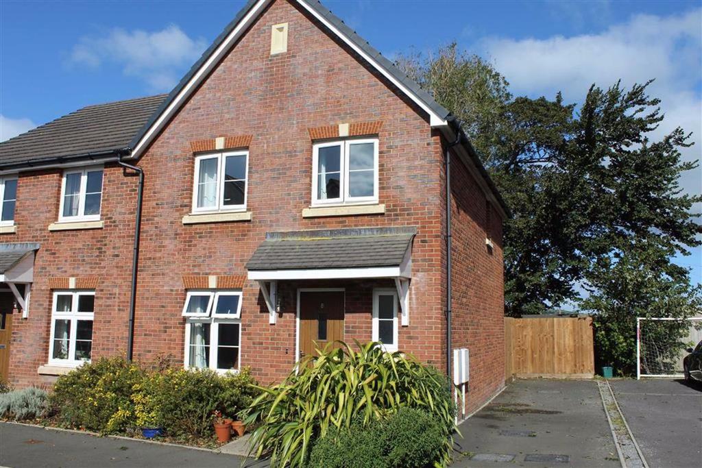 Maes Lewis Morris, Llangunnor, Carmarthen 3 bed semidetached house £