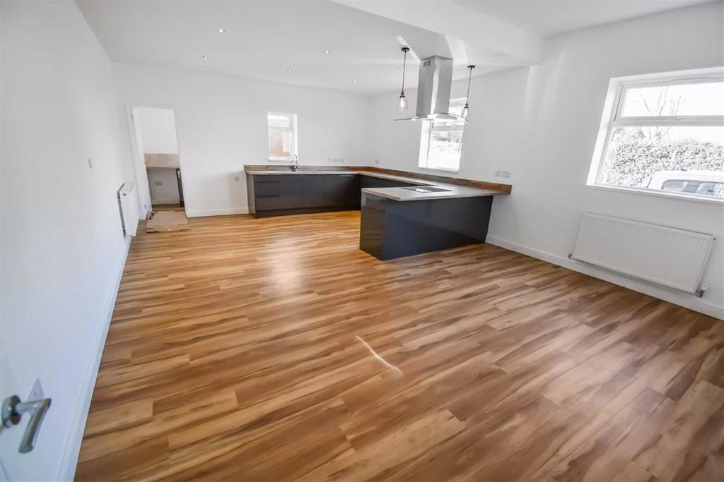 Westminster Avenue, Hull, HU8 3 bed terraced house £132,000