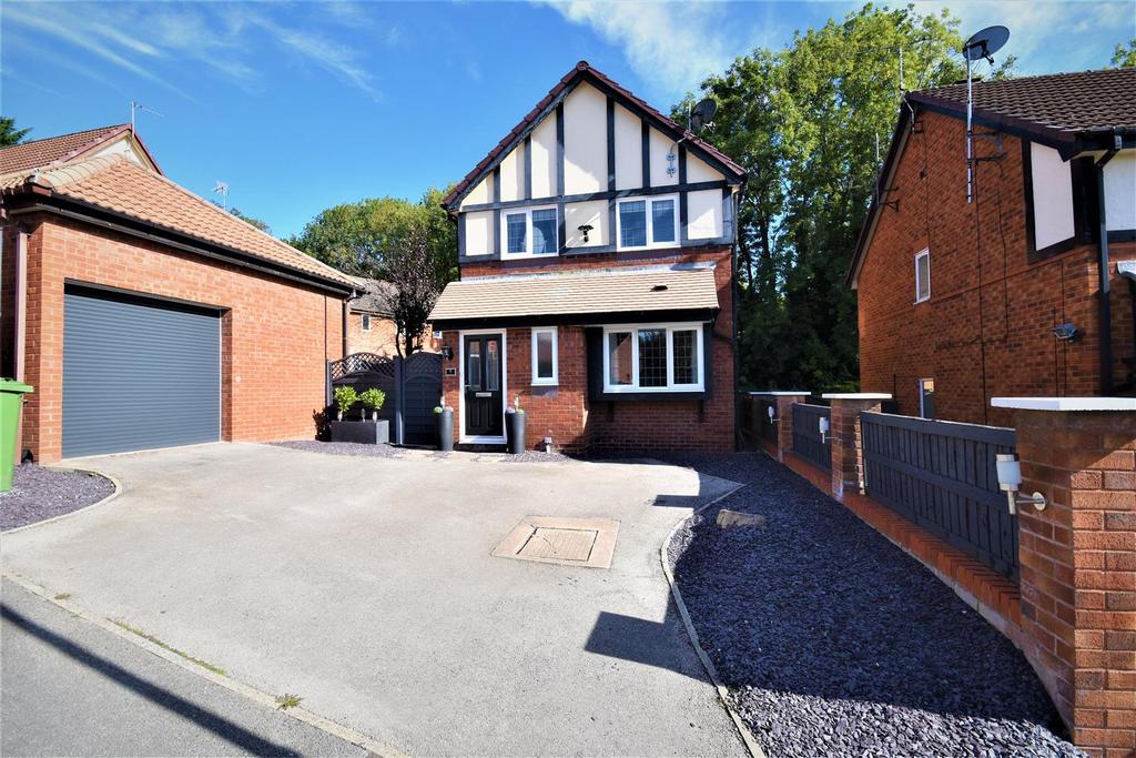 9 Foxwood Drive, Wrexham 3 bed detached house £220,000