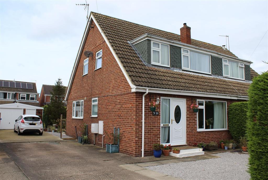 Sober Hill Drive, HolmeOnSpaldingMoor, York 3 bed semidetached