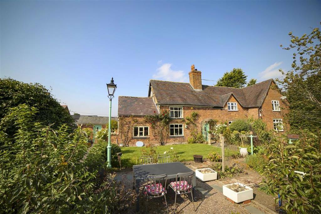 Whixall, Whitchurch 4 bed semidetached house £365,000