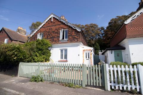 6 Castlemount Road, Dover, CT16 1SP