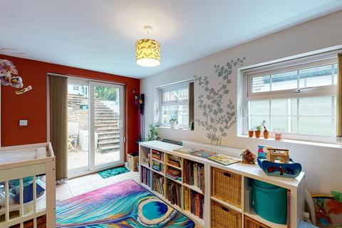 6 Castlemount Road, Dover, CT16 1SP