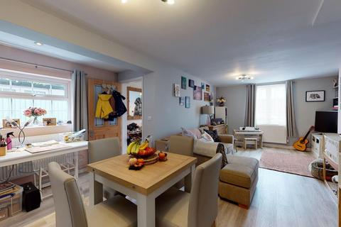 6 Castlemount Road, Dover, CT16 1SP