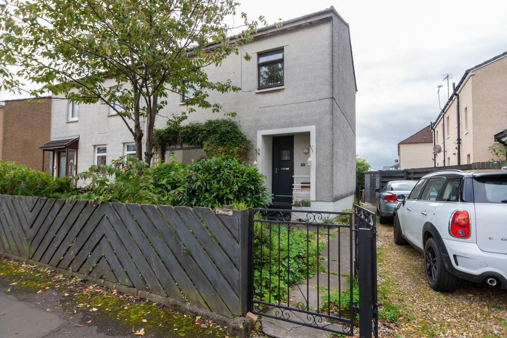 26 Banchory Place, Tullibody, Clackmannanshire, FK10 2SJ 3 bed semi