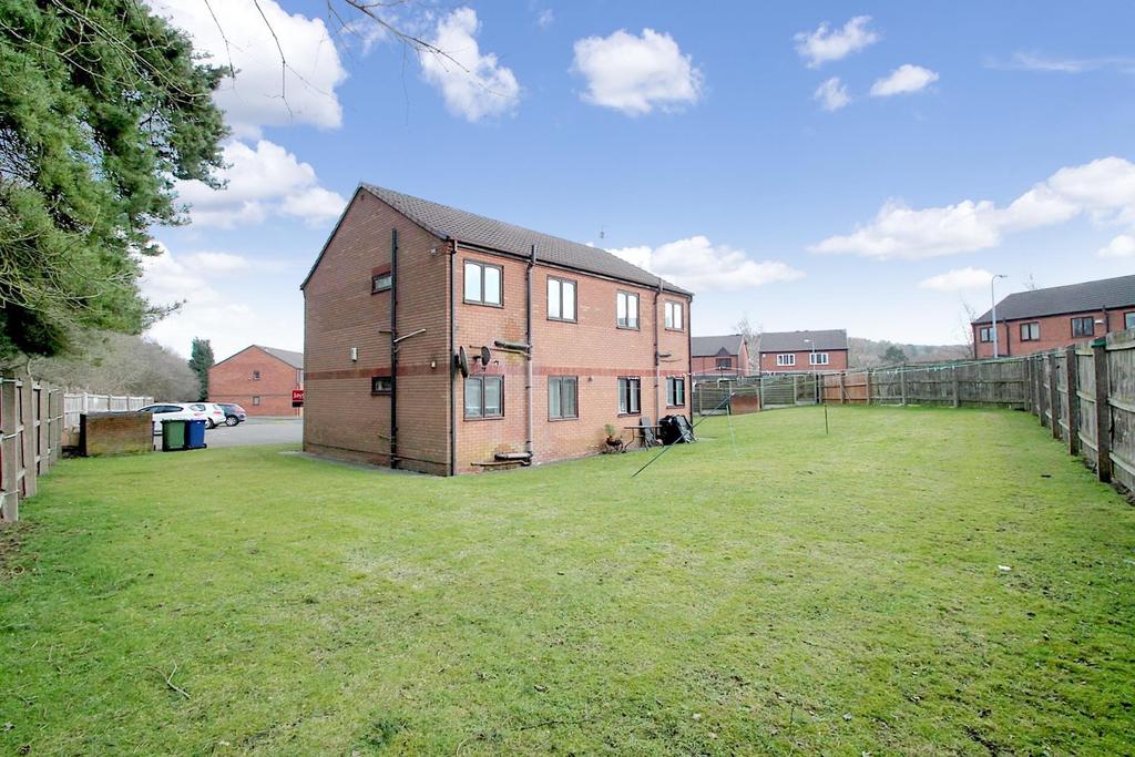 Greenslade Grove, Hednesford, Cannock 1 bed apartment £450 pcm (£104 pw)