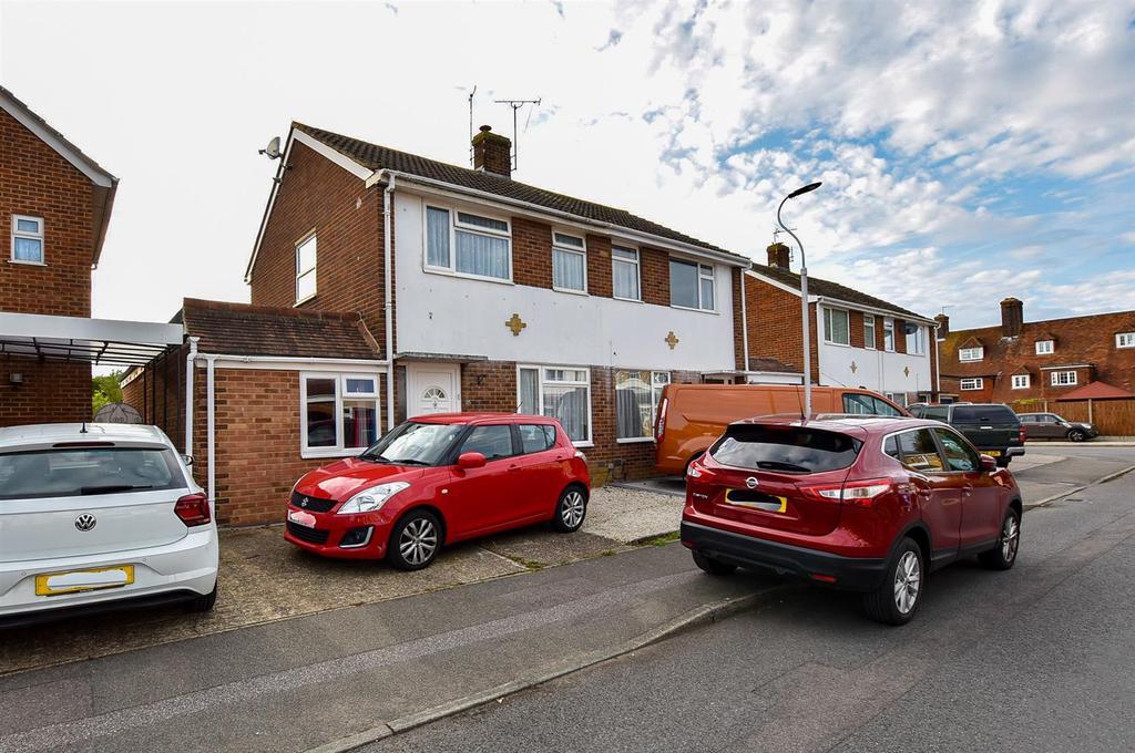Robson Drive, Aylesford 3 bed semidetached house £325,000