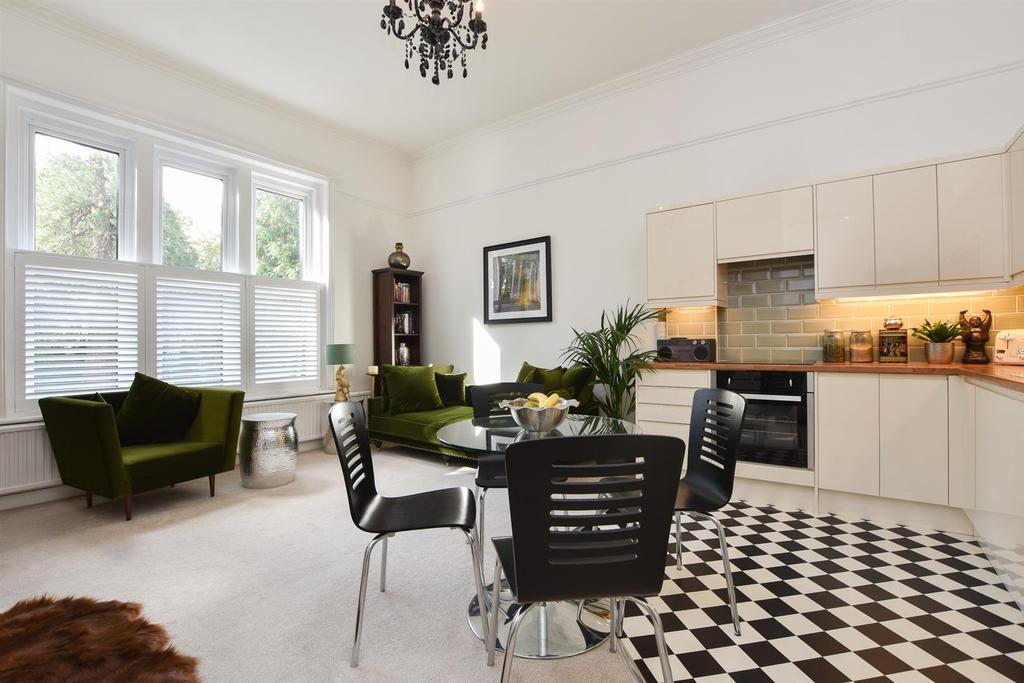 Chowns Hill, Hastings 2 bed flat £200,000