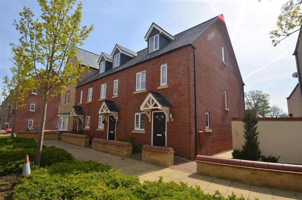 Whitelands Way, Bicester 3 bed end of terrace house £325,000