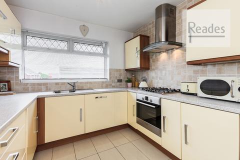 3 bedroom semi-detached house to rent, Silverdale Avenue, Buckley CH7 3