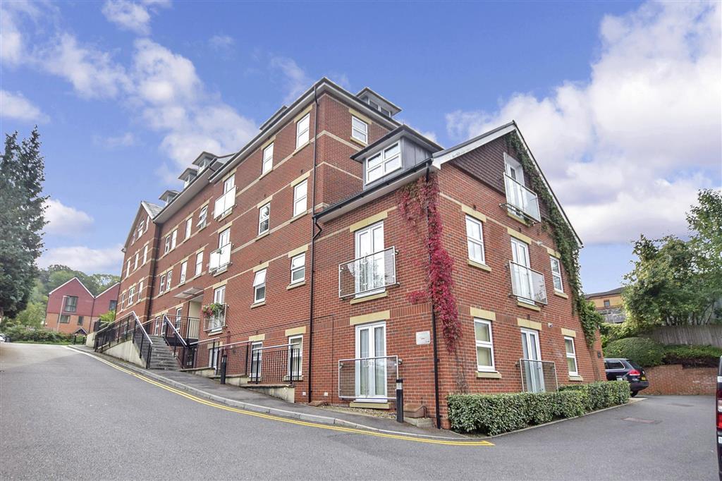 Croydon Road, Caterham, Surrey 2 bed apartment £250,000