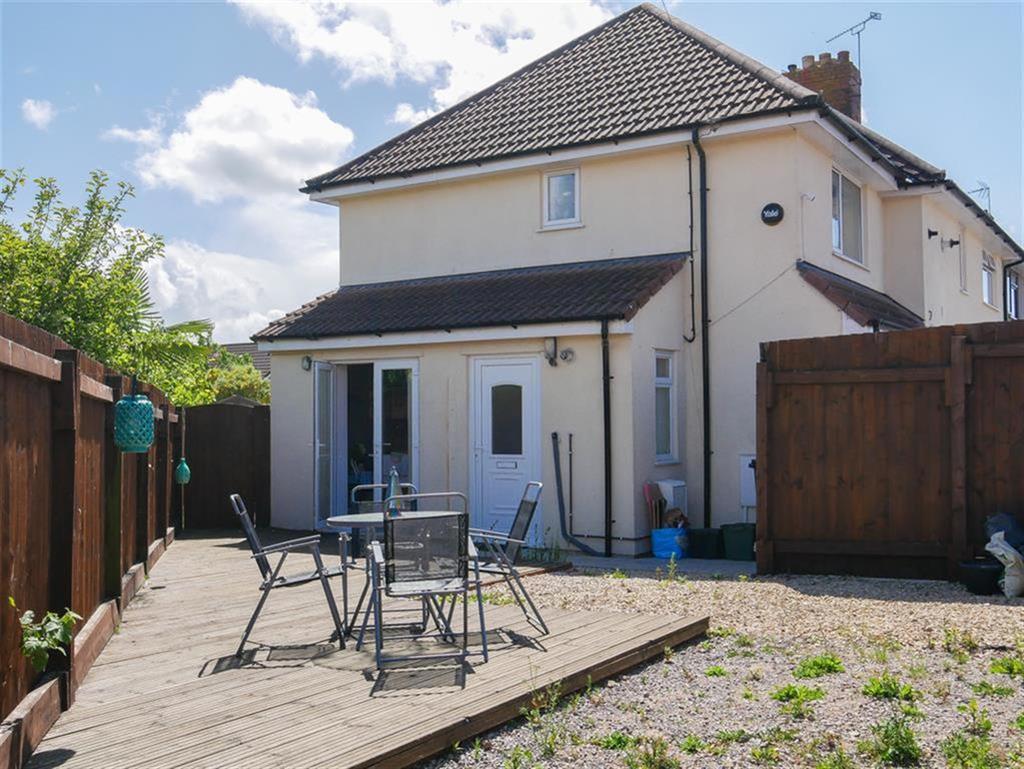Crossways Road, Knowle, Bristol, BS4 2SP 2 bed end of terrace house £