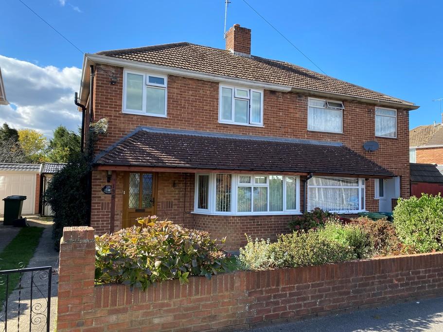 Brightside Avenue, Staines upon Thames, TW18 3 bed semidetached house £435,000