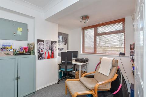 20 Ashmore Close, Peacehaven, BN10 8AQ