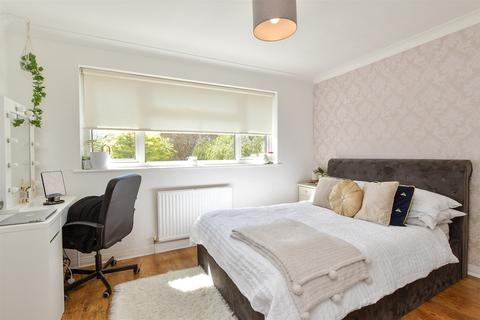 20 Ashmore Close, Peacehaven, BN10 8AQ
