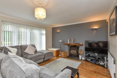 20 Ashmore Close, Peacehaven, BN10 8AQ