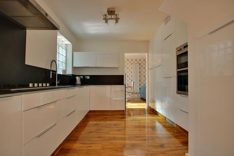 22 River Walk, Southampton, SO18 2DP
