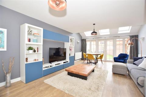 12 Adams Close, Broadbridge Heath, Horsham, RH12 3UT