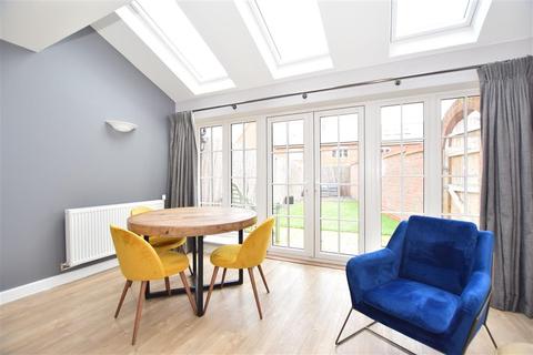 12 Adams Close, Broadbridge Heath, Horsham, RH12 3UT