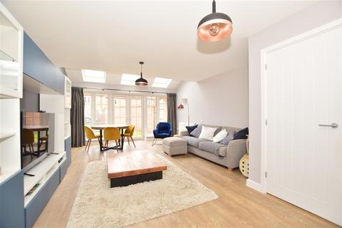 12 Adams Close, Broadbridge Heath, Horsham, RH12 3UT