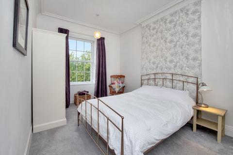 2f1, 17 Cheyne Street, Stockbridge, Edinburgh, EH4 1JA