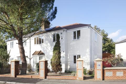 51 Mccall Crescent, London, SE7 8HS