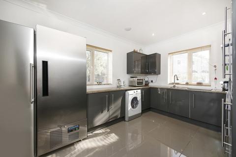 51 Mccall Crescent, London, SE7 8HS