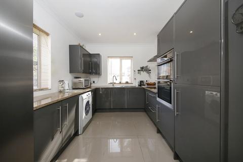 51 Mccall Crescent, London, SE7 8HS
