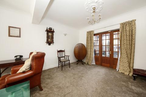 51 Mccall Crescent, London, SE7 8HS