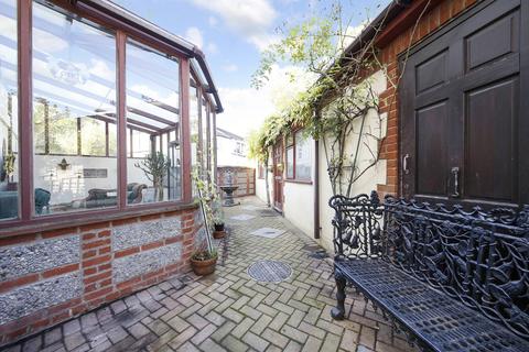 51 Mccall Crescent, London, SE7 8HS