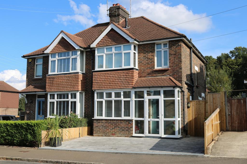 Dellney Avenue, Haywards Heath, RH16 3 bed house £395,000