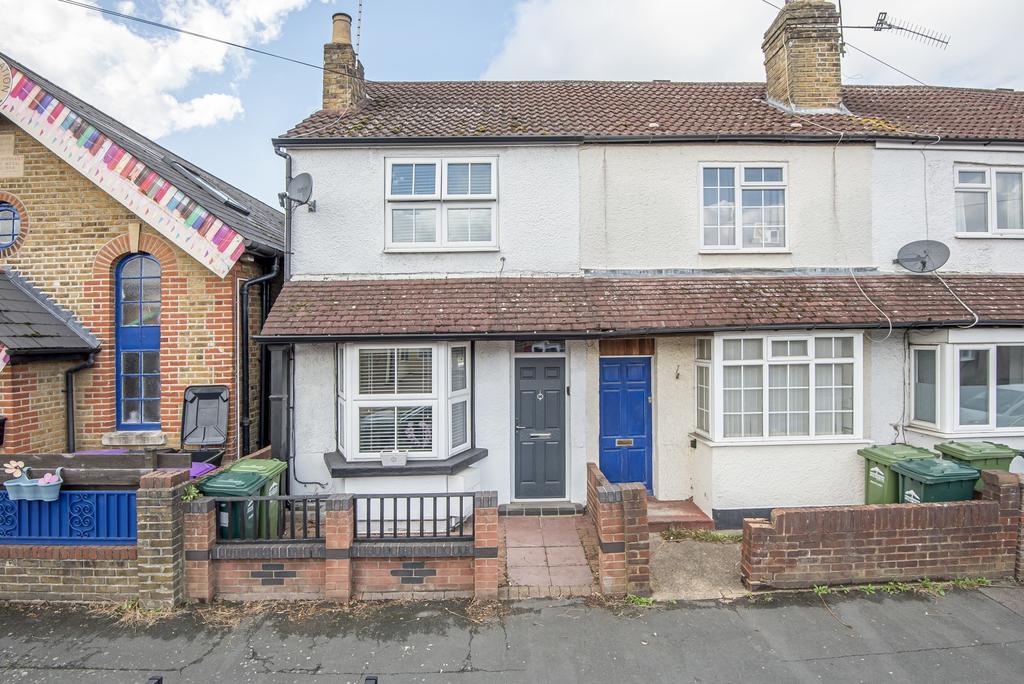 Sheep Walk, Shepperton, TW17 2 bed end of terrace house £375,000