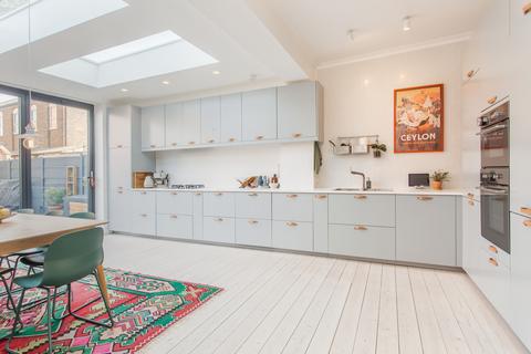 156 Byron Avenue, Manor Park, London, E12 6NH