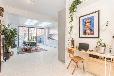 156 Byron Avenue, Manor Park, London, E12 6NH