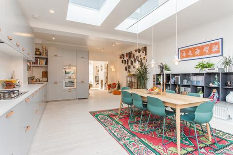 156 Byron Avenue, Manor Park, London, E12 6NH