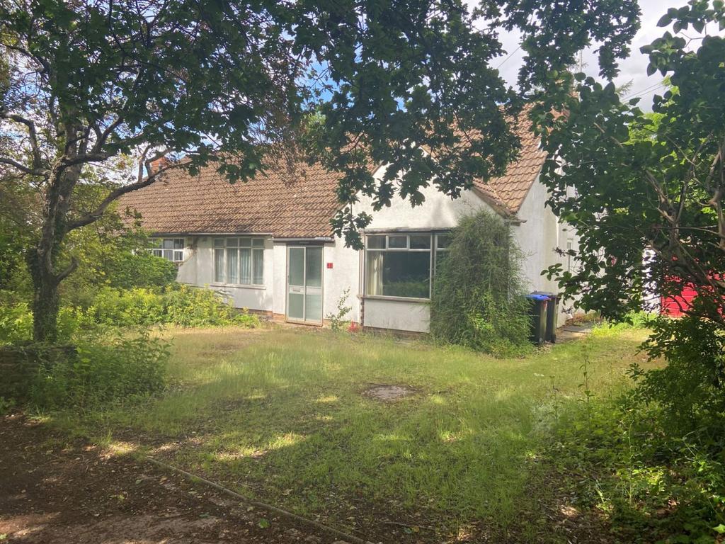 Park View, Moulton, Northampton NN3 7UZ 4 bed semidetached bungalow
