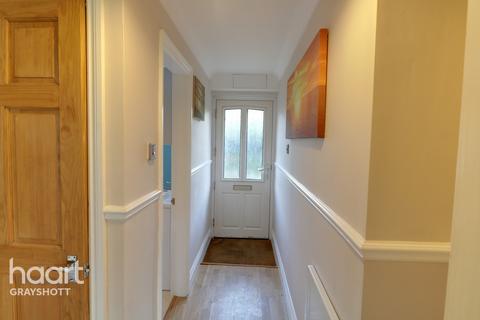 18, Glen Court Glen Close, Hindhead, GU26 6QT