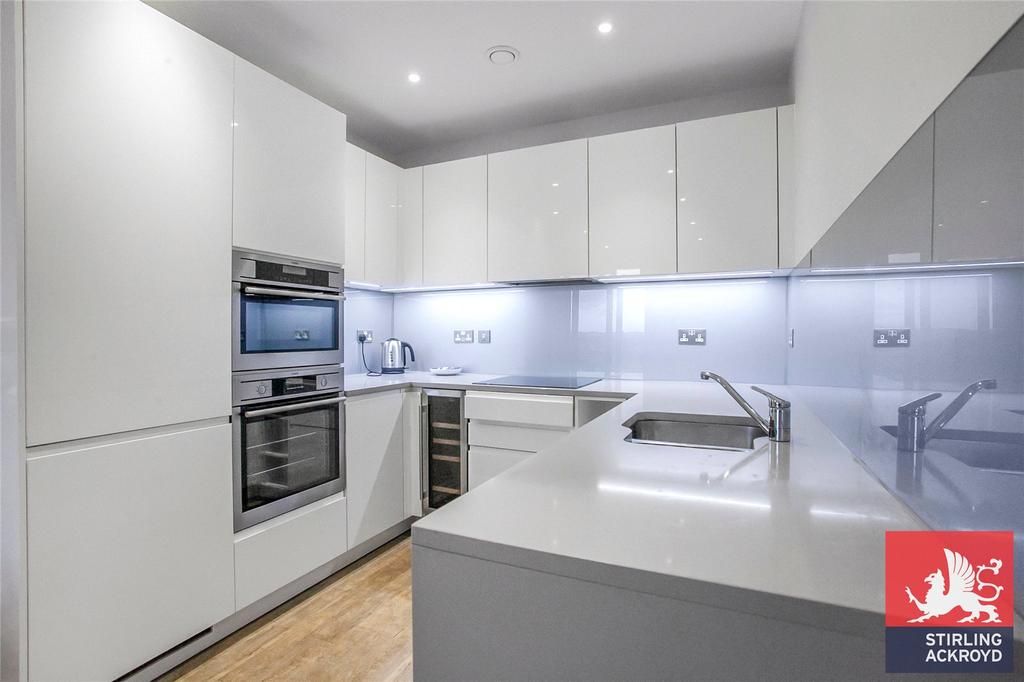 Collet House, 50 Wandsworth Road... 2 bed flat £2,708 pcm (£625 pw)