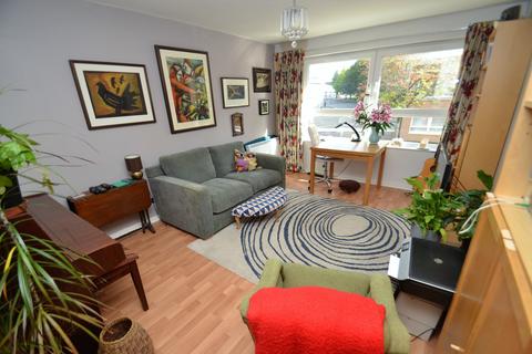 Flat 1/2, 22 Kennedy Path, Glasgow, G4 0PP