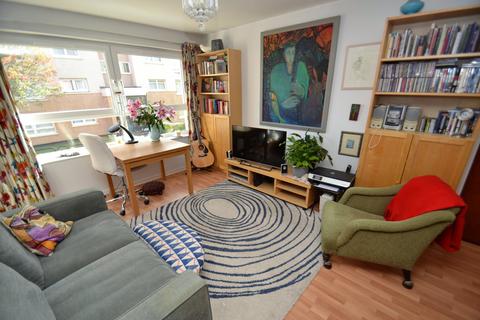 Flat 1/2, 22 Kennedy Path, Glasgow, G4 0PP