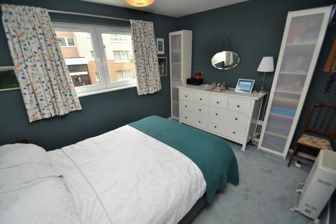Flat 1/2, 22 Kennedy Path, Glasgow, G4 0PP