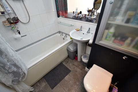 Flat 1/2, 22 Kennedy Path, Glasgow, G4 0PP