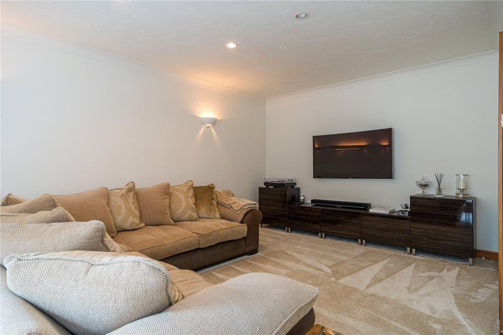 Gf Bedroom/Tv Room